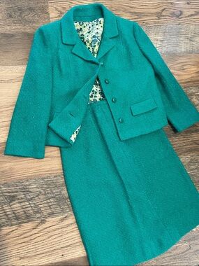 Vintage 1960’s Towncliffe Boucle Skirt Suit, 2 piece, Kelly Green